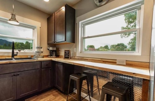 West Canton House | Guest Rated 10/10: Chestnut Mountain View Cottage Retreat