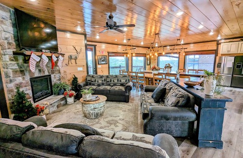 Sevierville Cabin | Guest Rated 9.8: Chestnut Oak Lodge with Pool & Theater
