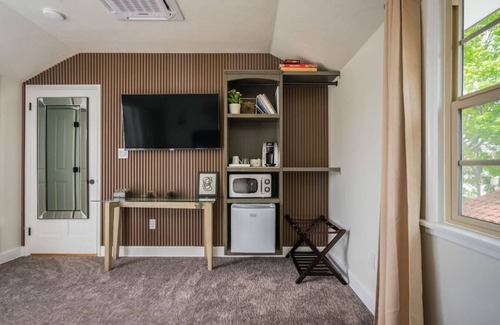 South Wrigley Condo | Chestnut Suite: Pool, Hot Tub & Oceanfront Views