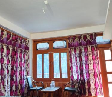 Banjar House | Pet-Friendly Retreat at Chetan Home Stay II Flachan Darshan