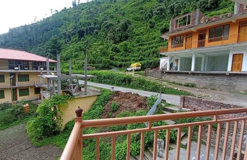 Banjar House | Pet-Friendly Retreat at Chetan Home Stay II Flachan Darshan