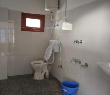 Banjar House | Pet-Friendly Retreat at Chetan Home Stay II Flachan Darshan