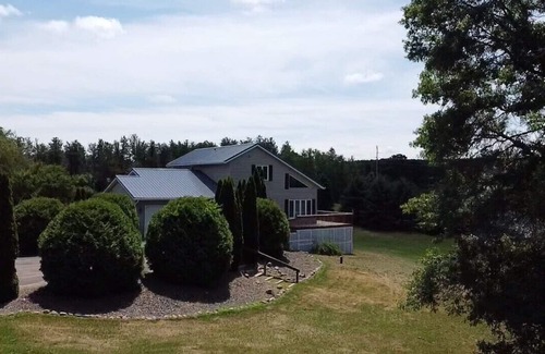 New Auburn House | Chetek Country Home: Family-Friendly Retreat with Kitchen