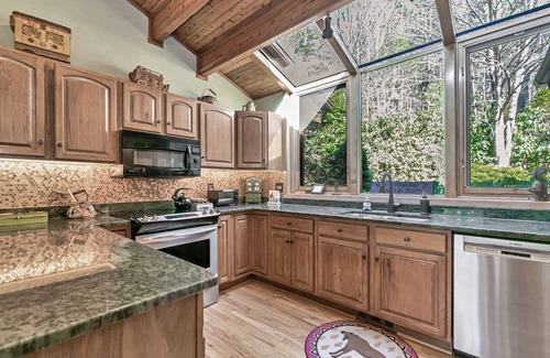 Blowing Rock House | Elegant Chetola House: Pool, Spa & Steps to Nature Trails