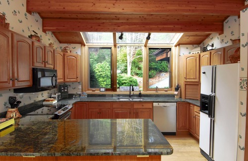 Blowing Rock House | Elegant Chetola House: Pool, Spa & Steps to Nature Trails