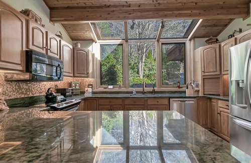 Blowing Rock House | Elegant Chetola House: Pool, Spa & Steps to Nature Trails