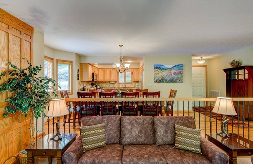 Blowing Rock Condo | Prime Chetola Resort: 3BR Retreat Near Blowing Rock