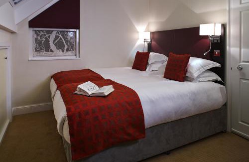 Brompton & Hans Town Apartment | Elegant Cheval Knightsbridge: 5-Star Pet-Friendly Retreat