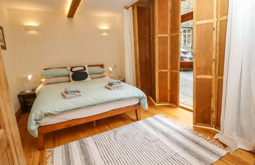 Pateley Bridge Apartment | Inviting Chews Cottage: Guest Rated 9.5 with Family Amenities