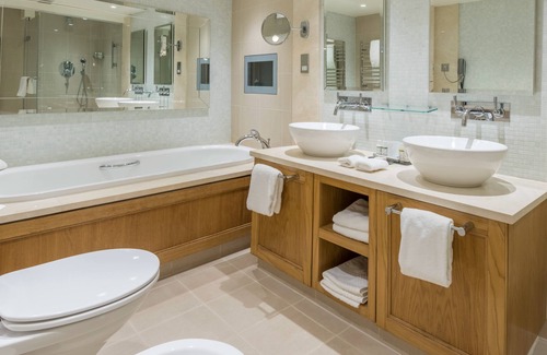 New Forest District Hotel | Iconic Chewton Glen Hotel & Spa: 5-Star Relaxation Awaits