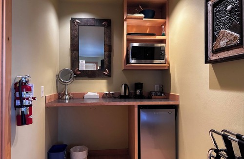 Winthrop Hotel | Cozy Chewuch Inn and Cabins: Spa & Family-Friendly Retreat