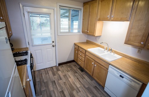 Broadmoor Cabin | Discover Cheyenne Canyon: Hiking & Spa Retreat Awaits!