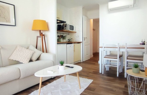 Les Restanques Apartment | Relax at Chez Adriana: Ocean View Apartment with Pool
