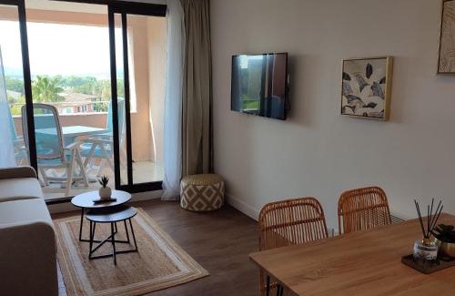 Les Restanques Apartment | Relax at Chez Adriana Studio Near the Beach with Pool