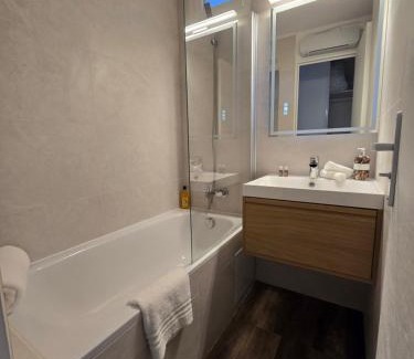 Les Restanques Apartment | Chez Adriana Studio: Oceanview Pool & Private Beach Escape
