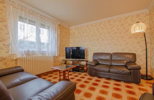 Villenauxe-la-Grande House | Discover Comfort at Chez Alice with Oceanfront Views