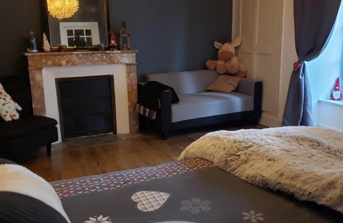 Cierp-Gaud House | Chez Anne: Cozy Retreat with Spa, Billiards & Garden