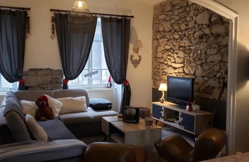 Cierp-Gaud House | Chez Anne: Cozy Retreat with Spa, Billiards & Garden