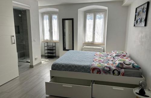 Clusane Apartment | Guest Rated 9.3: Chez Ary on the Lake Road