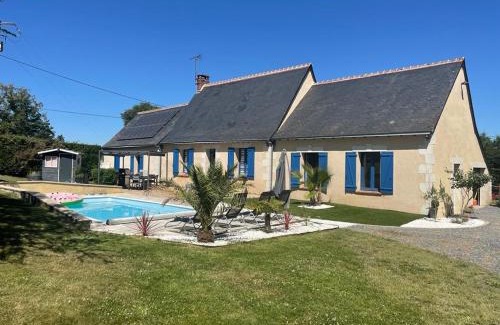 Pruille-l'Eguille Bed & Breakfast | Inviting Stay at Chez Aurélie & Sacha with Ocean Views