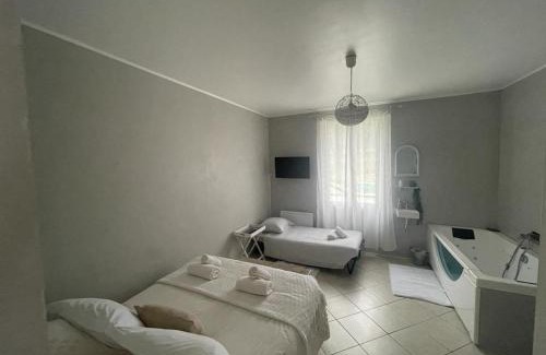 Pruille-l'Eguille Bed & Breakfast | Inviting Stay at Chez Aurélie & Sacha with Ocean Views