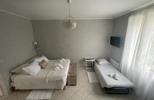 Pruille-l'Eguille Bed & Breakfast | Inviting Stay at Chez Aurélie & Sacha with Ocean Views