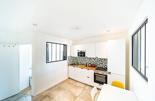 Gerland Apartment | Cozy Stay at Chez Baptiste - Ideal for Families & Kitchen Use