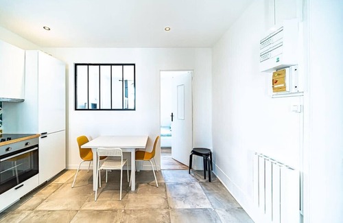 Gerland Apartment | Cozy Stay at Chez Baptiste - Ideal for Families & Kitchen Use