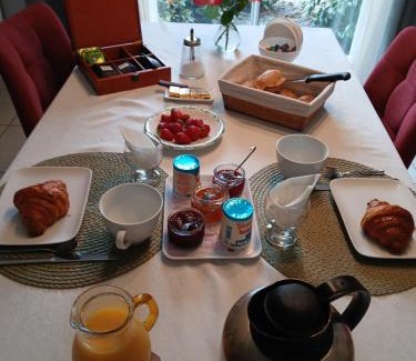 Betton Bed & Breakfast | Delightful Stay at Chez Bernard et Nicole with Hot Tub Access