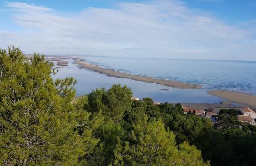 La Palme Apartment | Experience Oceanfront Comfort at chez BOB - Rated 9.2/10