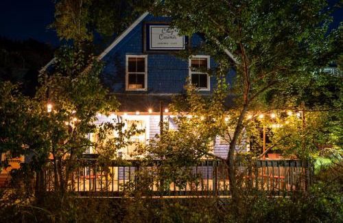 Matapedia Hotel | Family-Friendly Retreat at Chez Casimir with Dining Options