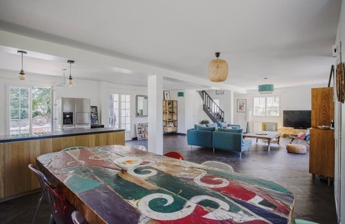 Villers-sur-Mer House | Inviting Chez Clémence: Family-Friendly Home with Pool