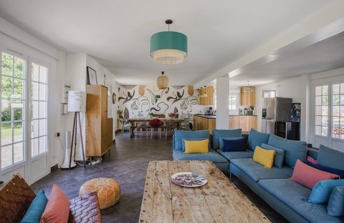 Villers-sur-Mer House | Inviting Chez Clémence: Family-Friendly Home with Pool