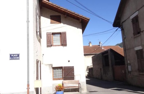 Le Gua Apartment | Discover Chez Dodette: Family-Friendly Retreat Near Villard