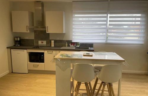 Villeneuve-du-Pareage Apartment | Relax at Chez ERIC: Oceanfront Gem with Pool Access
