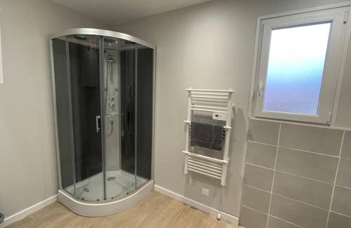 Villeneuve-du-Pareage Apartment | Relax at Chez ERIC: Oceanfront Gem with Pool Access