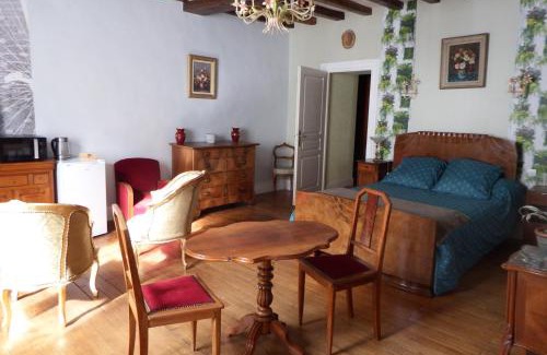 Loudun Bed & Breakfast | Enchanting Stay at Chez Florence et Sylvain de Loudun