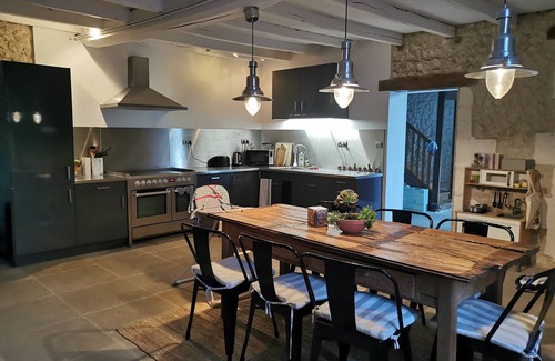 Nonac House | Inviting Renovated Farmhouse with Pool and Games Room