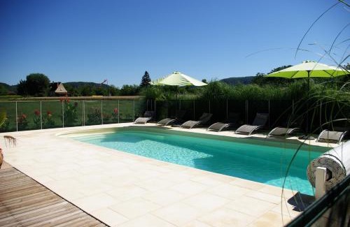 Vezac Bed & Breakfast | Relax at Chez Gallon: Oceanfront Stay with Spa & Pool