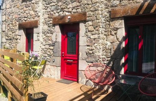 Jassat Apartment | Family-Friendly Getaway at Chez Gaston, Rated 9.1/10