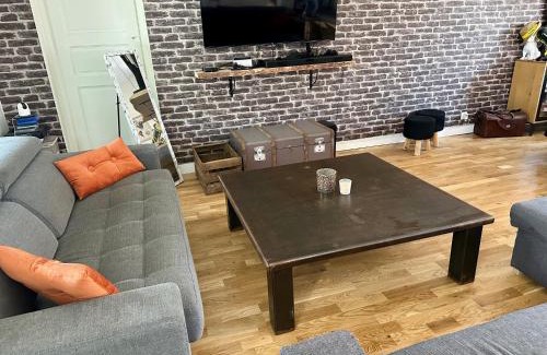Arnage House | Oceanfront Getaway at Chez Gus - Ideal for Families of 10