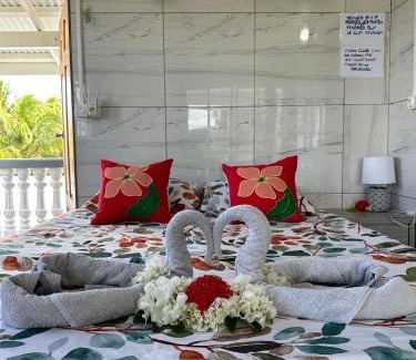 Rangiroa Apartment | Ocean-View Comfort at Chez Guy with Breakfast Included