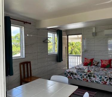 Rangiroa Apartment | Ocean-View Comfort at Chez Guy with Breakfast Included