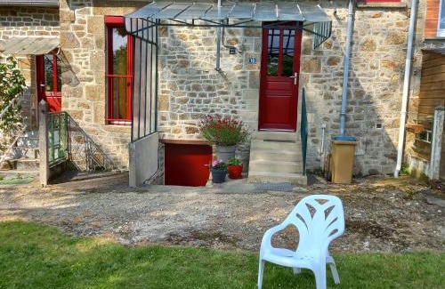 Saint-Fraimbault-de-Prieres House | Inviting Family Retreat at Chez Jojo à St Fraimbault