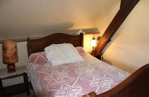 Marcillac-Saint-Quentin House | Cozy Chez Jeannette: Family-Friendly & Accessible Stay