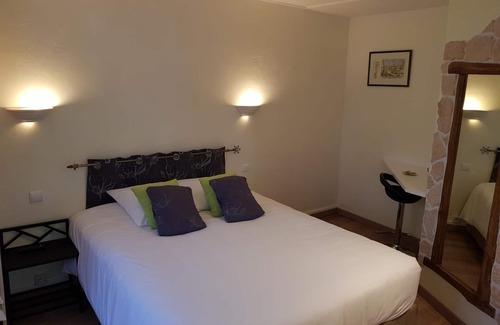 Fixin Hotel | Cozy Chez Jeannette: Guest Rated 8.4 with Breakfast & Dining