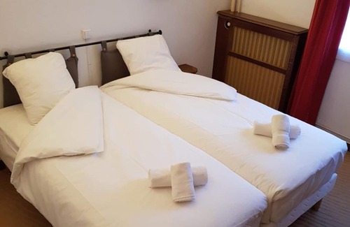 Fixin Hotel | Cozy Chez Jeannette: Guest Rated 8.4 with Breakfast & Dining