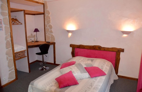Fixin Hotel | Cozy Chez Jeannette: Guest Rated 8.4 with Breakfast & Dining