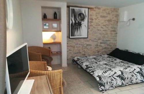 Cahors Apartment | Oceanfront Retreat at Chez Karine et Julien - Rated 9.1/10