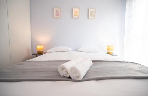 Leon Blum - Bon Coin Apartment | Chez Léon - Family-Friendly Stay Near Metro & Bus Access